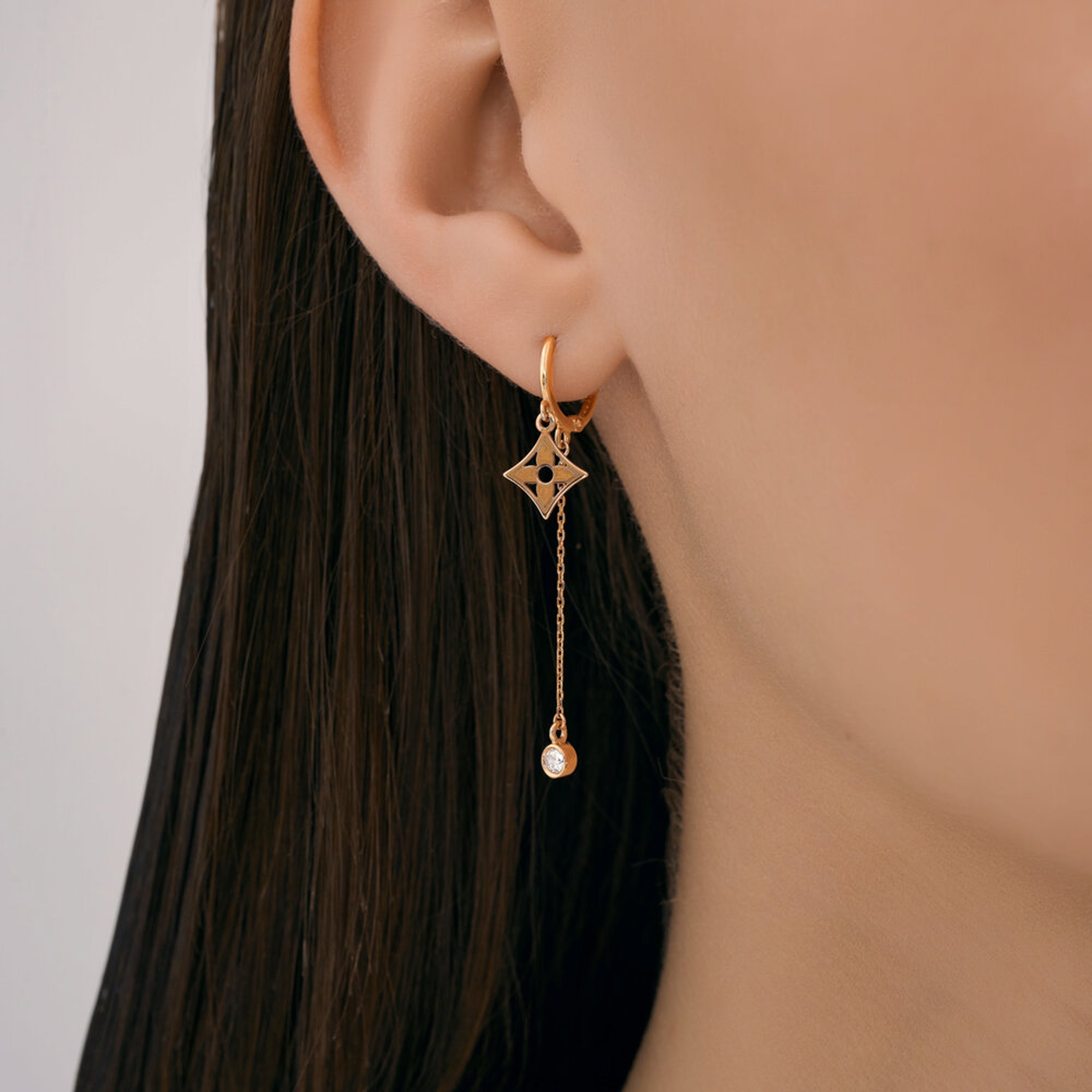 Золотые серьги SOKOLOV 0200640 с фианитом