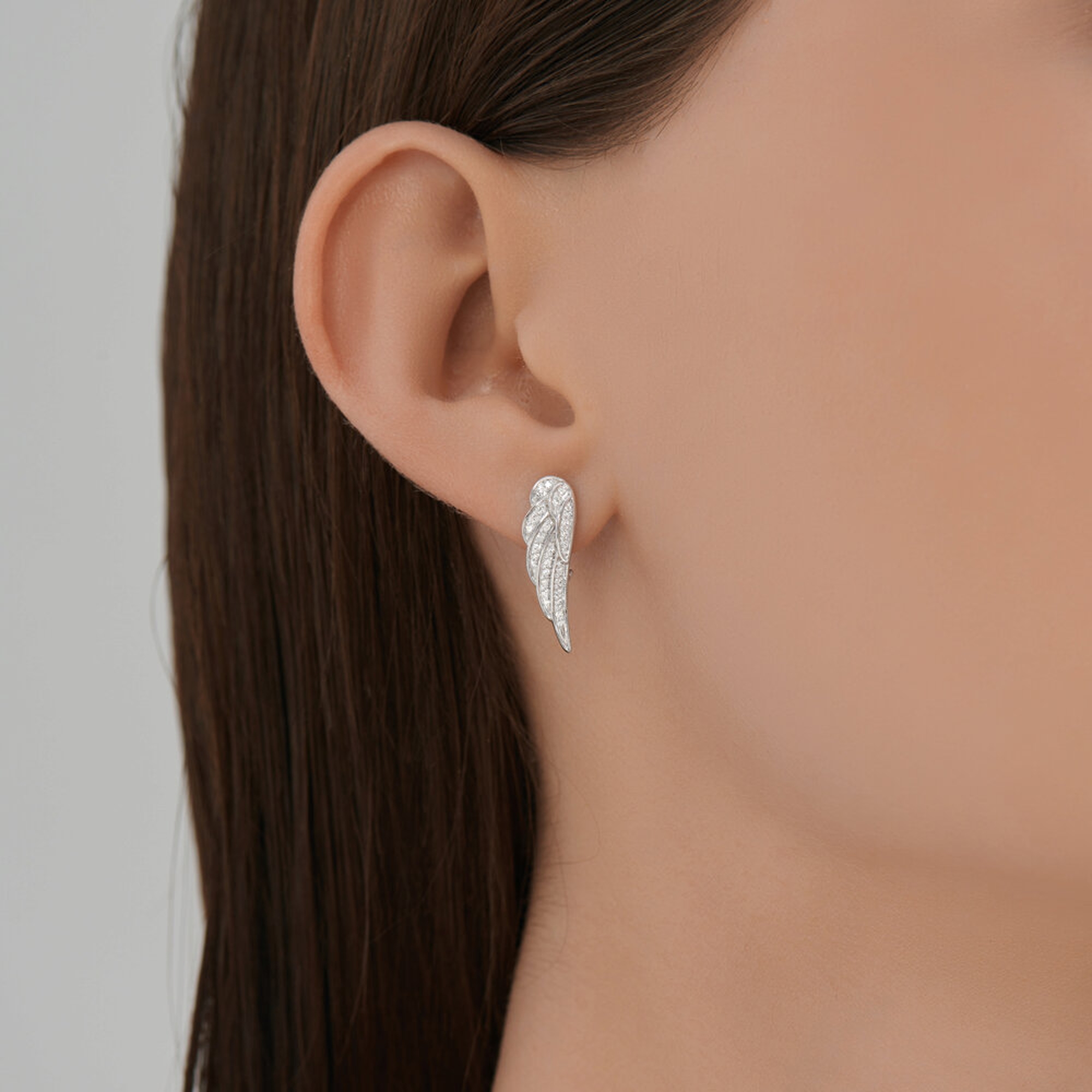 Золотые серьги SOKOLOV 1022425-3 с бриллиантом