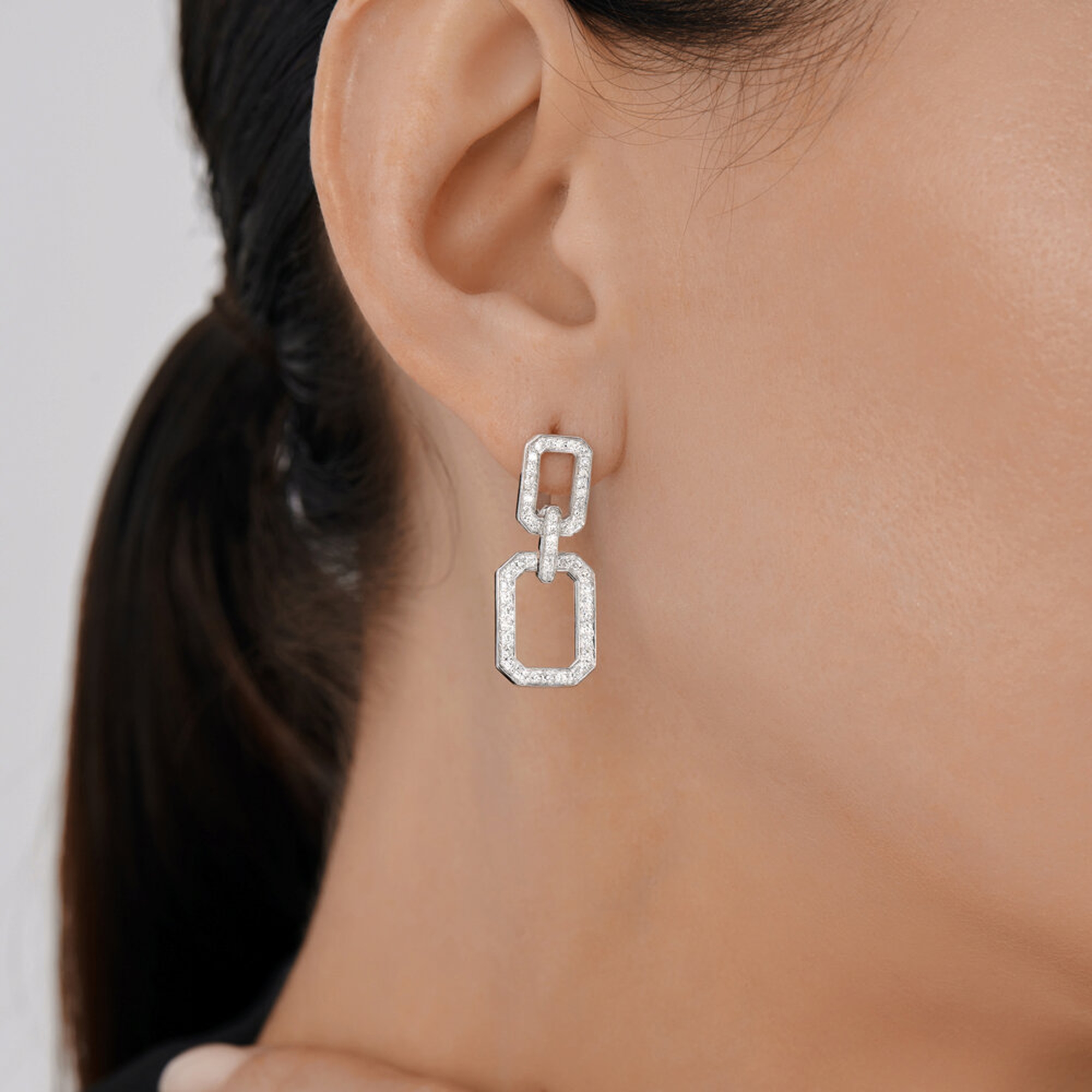 Золотые серьги SOKOLOV 1022434-3 с бриллиантом