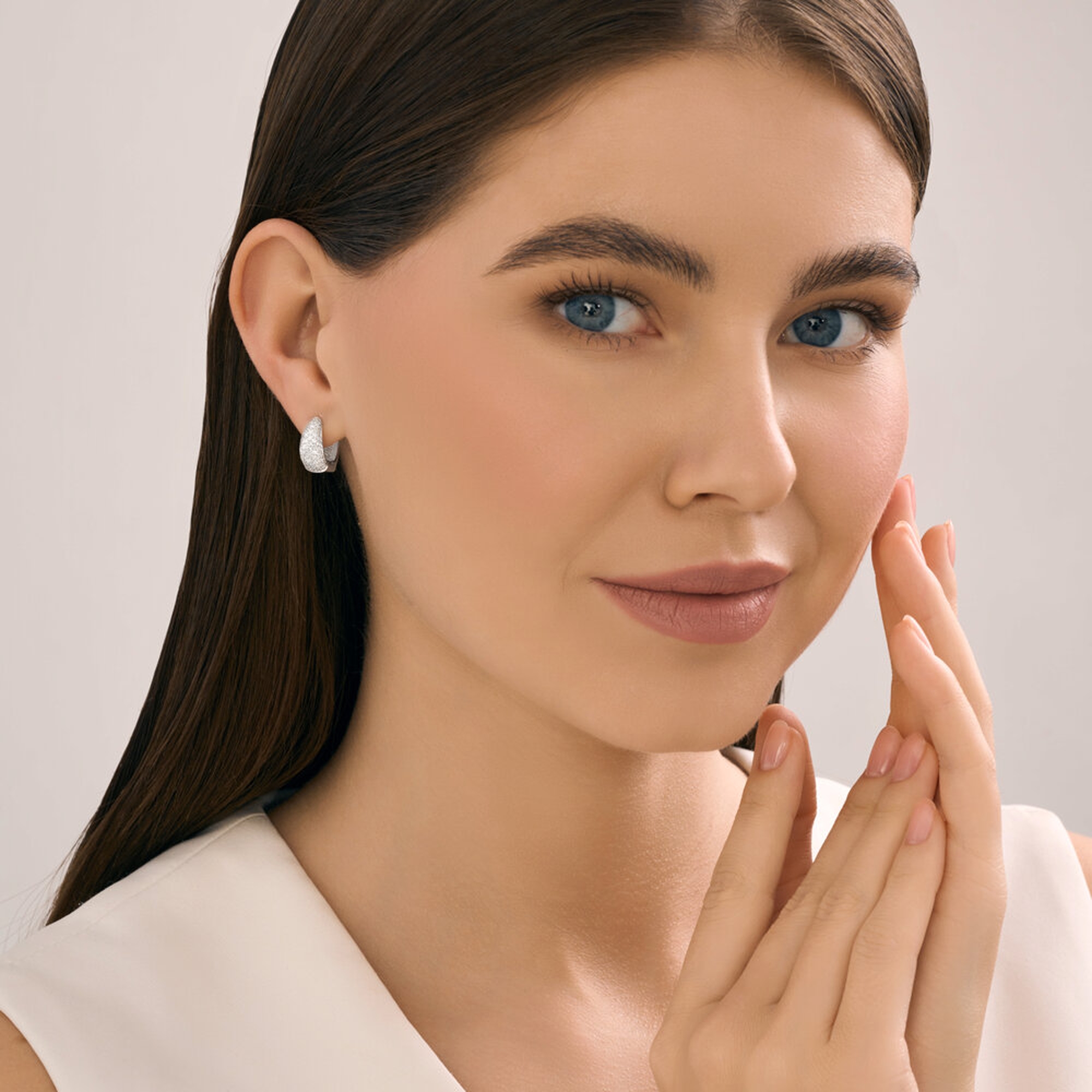 Золотые серьги SOKOLOV 1022482-3 с бриллиантом