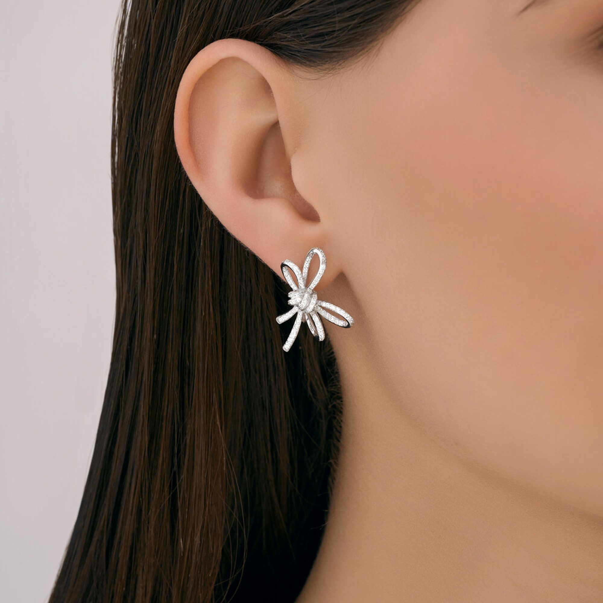 Золотые серьги SOKOLOV 1022490-3 с бриллиантом