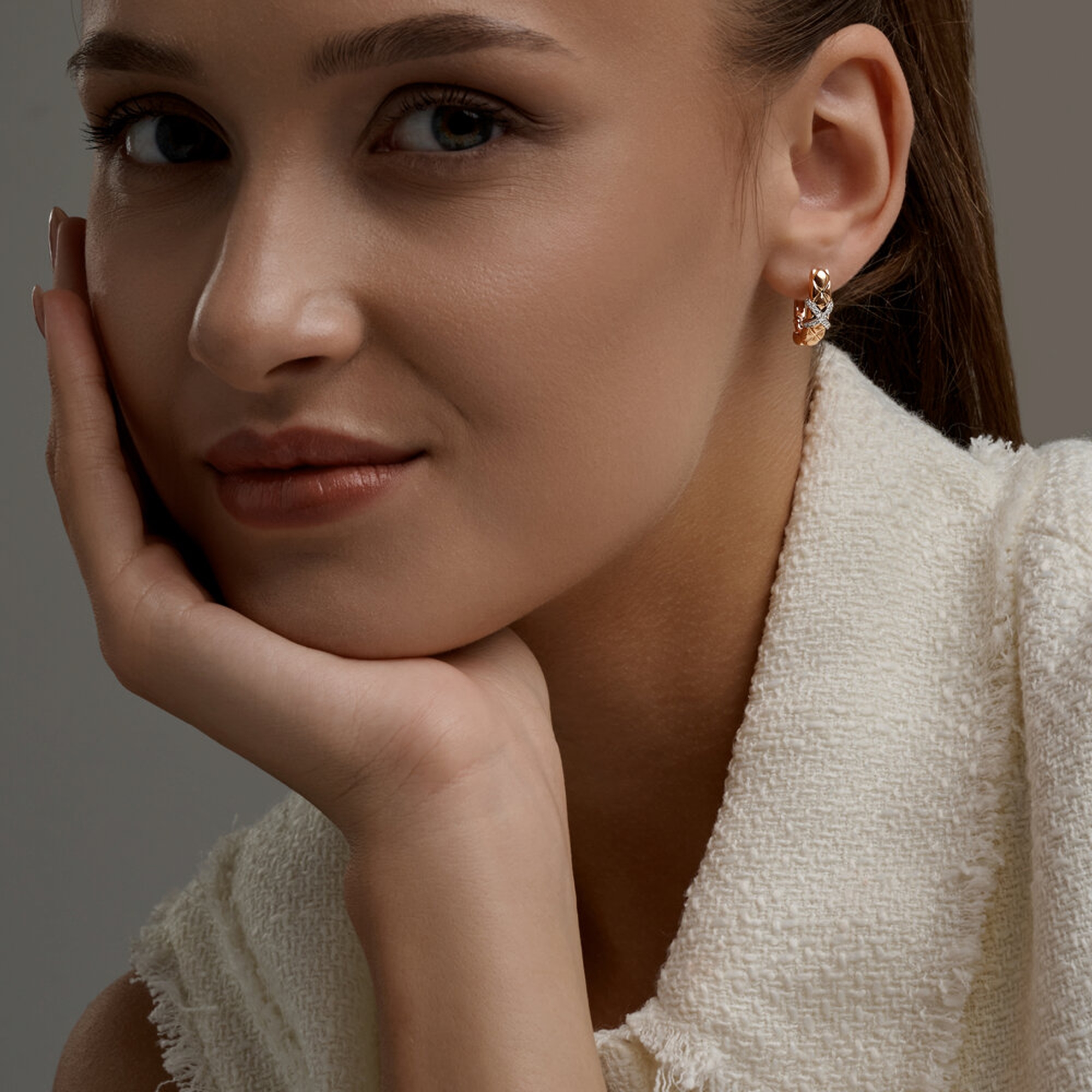 Золотые серьги SOKOLOV 1022608 с бриллиантом