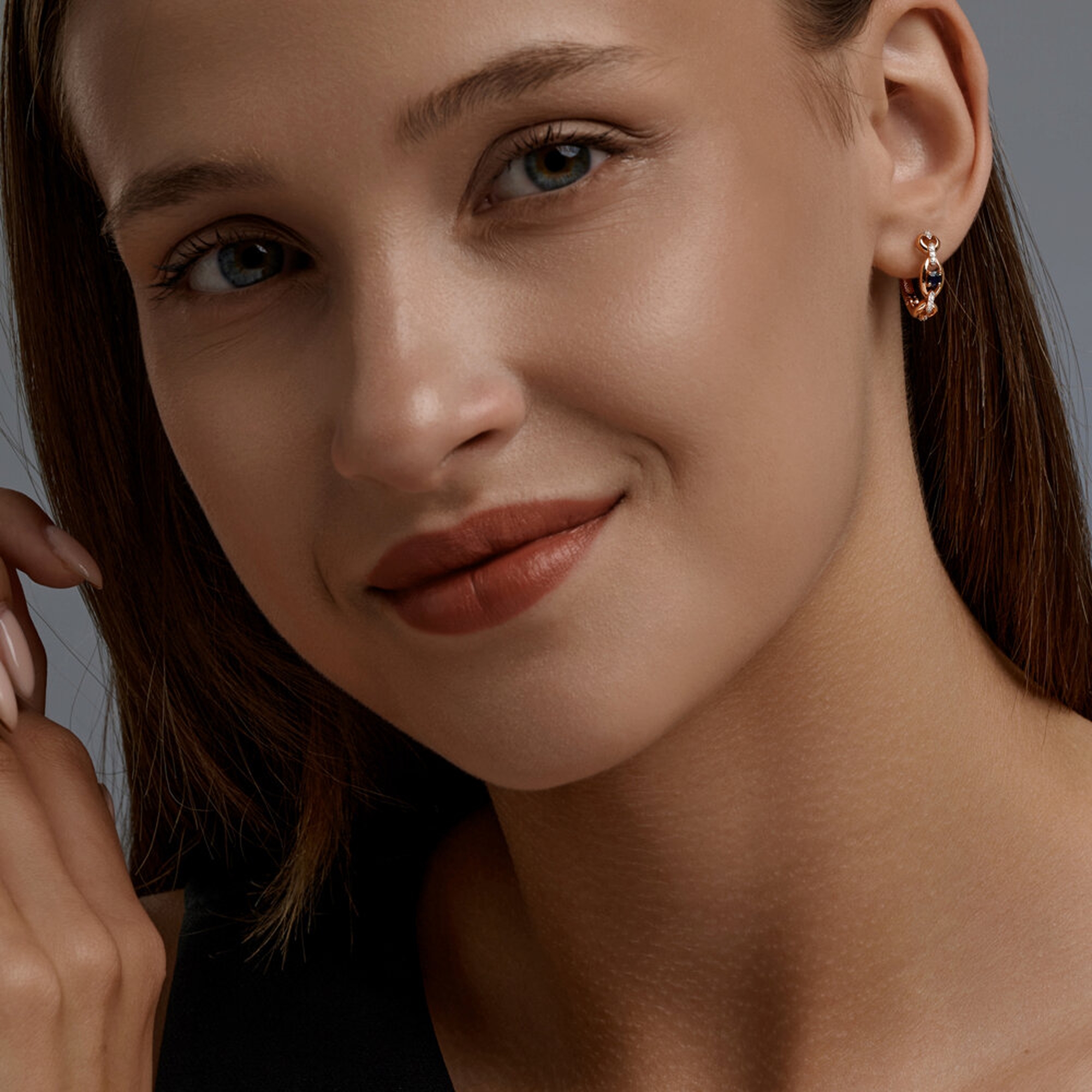 Золотые серьги SOKOLOV 2021332 с бриллиантом и сапфиром