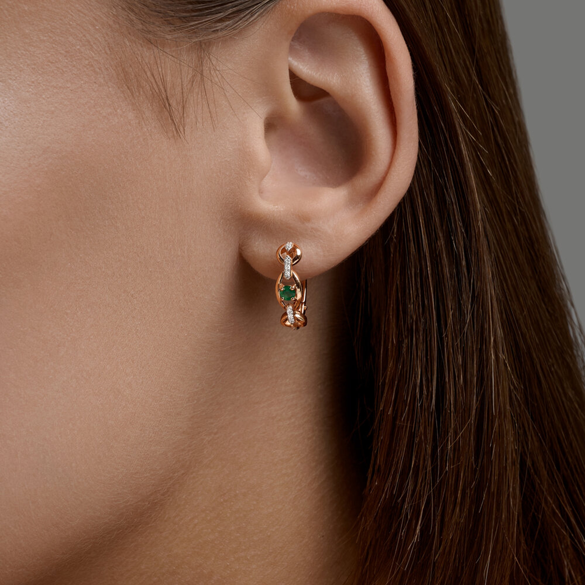 Золотые серьги SOKOLOV 3020768 с бриллиантом и изумрудом