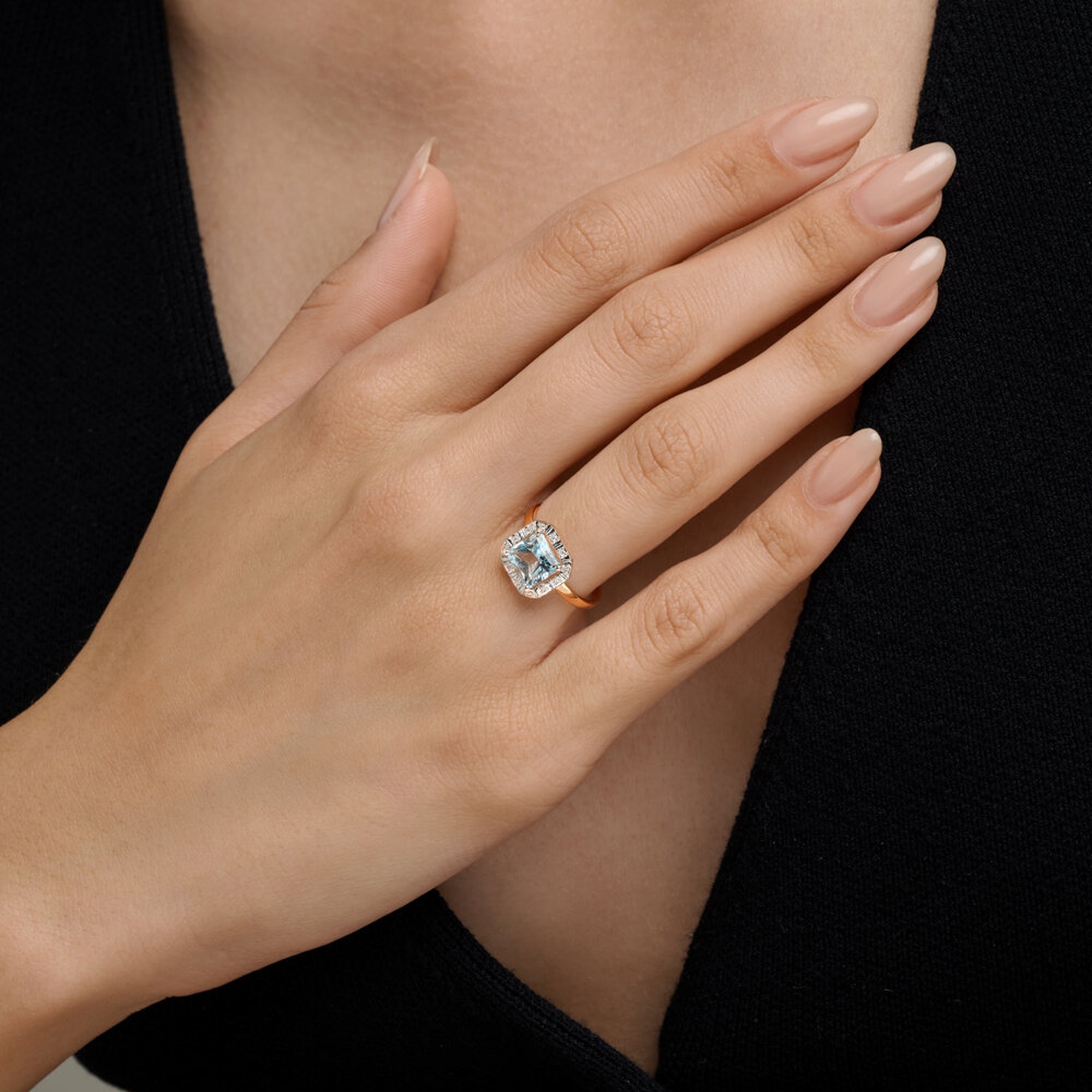 Золотое кольцо SOKOLOV 71-00439 с топазом и бриллиантом