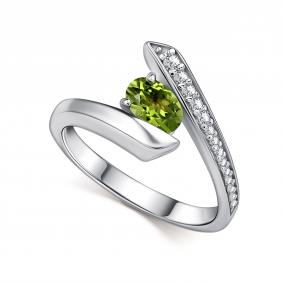 Серебряное кольцо АЛЬКОР 01-4723/00ХР-00 с фианитом и хризолитом 01-4723/00ХР-00 фото