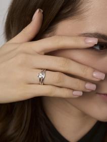 Серебряное кольцо АЛЬКОР 01-5024/БРГХ-00 с бриллиантом и горным хрусталём 01-5024/БРГХ-00 фото