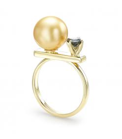 Кольцо из лимонного золота Мастер Бриллиант 06M1-106-626-55 с сапфиром и жемчугом 06M1-106-626-55 фото