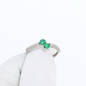 Кольцо из белого золота АЛЬКОР 16564-201 с бриллиантом и изумрудом 16564-201 фото