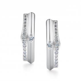 Серьги из белого золота АЛЬКОР 26634-200 с бриллиантом 26634-200 фото