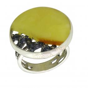 Кольцо из черненого серебра Дарвин 520034005aa-ж с янтарём 520034005aa-ж фото