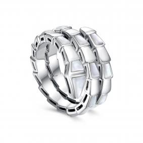 Серебряное кольцо Символ года Змея KABAROVSKY с перламутром K1-9262-6200 K1-9262-6200 фото