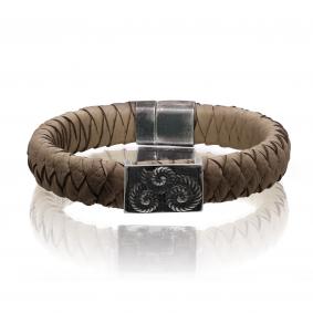 Кожаный браслет KABAROVSKY с декоративным элементом и замком из черненого серебра K4-021-91383 K4-021-91383 фото