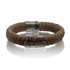 Кожаный браслет KABAROVSKY с декоративным элементом и замком из черненого серебра K4-023-91383 K4-023-91383 фото