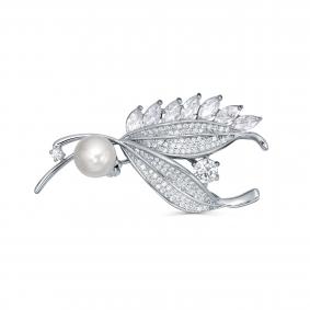 K5-9013-1500 Брошь из серебра с фианитом и жемчугом культивированным Серебро 925° K5-9013-1500 фото