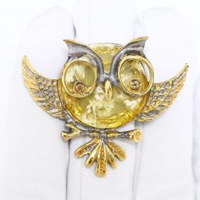 Брошь из лимонного серебра Янтарная волна Я825016пк-б с янтарём и ювелирным кристаллом Я825016пк-б фото
