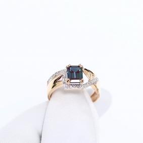 Золотое кольцо Александра кл3112-9ск с бриллиантом и александритом кл3112-9ск фото